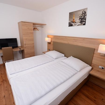 Hotel Linde สตุตการ์ต ภายนอก รูปภาพ