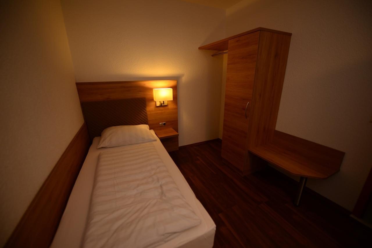 Hotel Linde สตุตการ์ต ภายนอก รูปภาพ