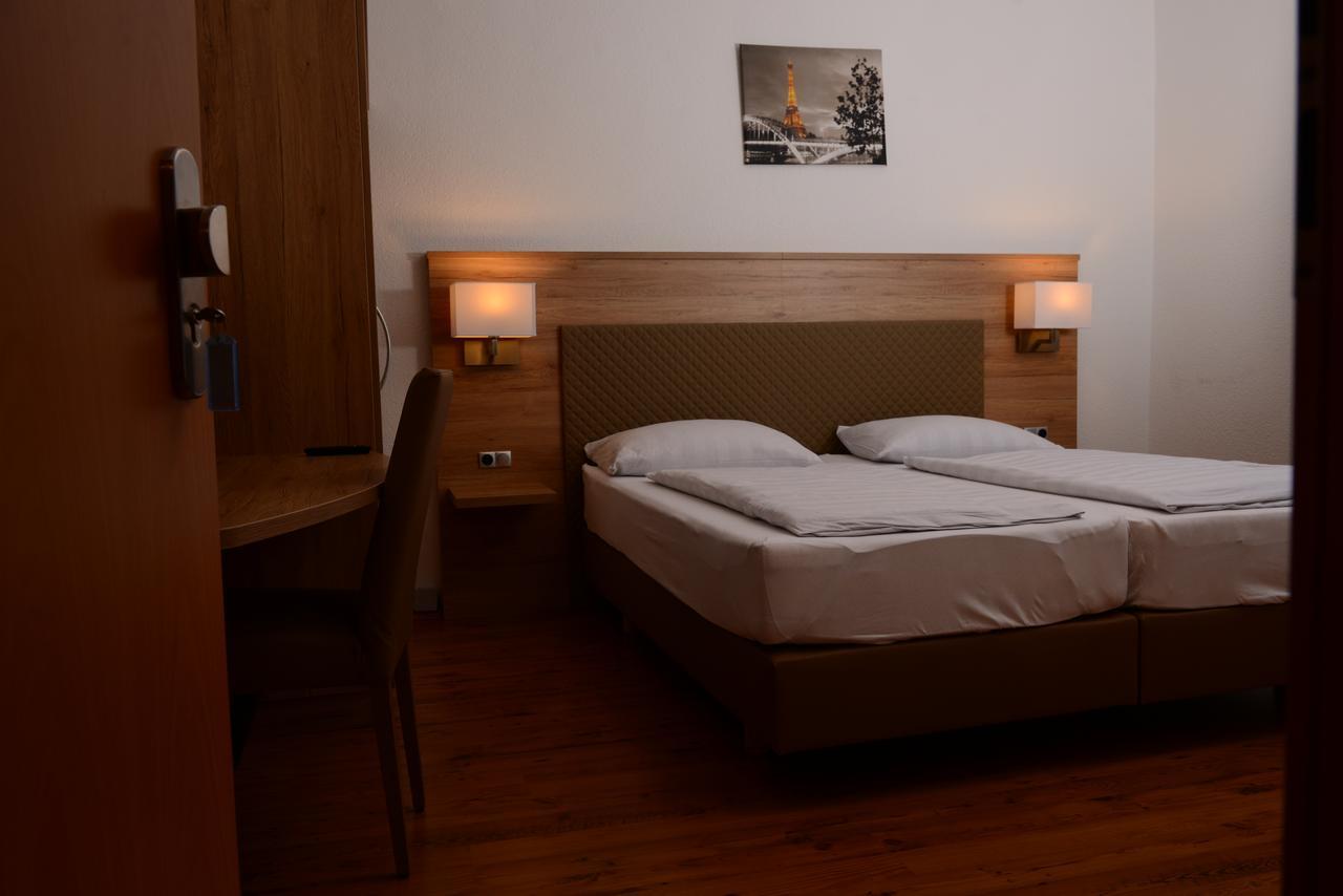 Hotel Linde สตุตการ์ต ภายนอก รูปภาพ
