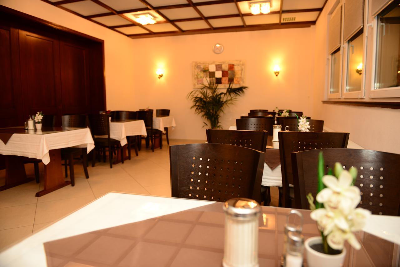 Hotel Linde สตุตการ์ต ภายนอก รูปภาพ